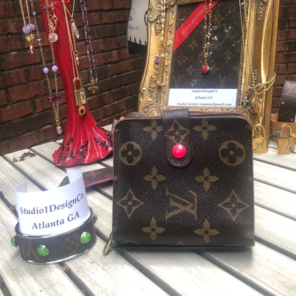 💕BLACK FRIDAY SALE💕Louis Vuitton Compact Zippy